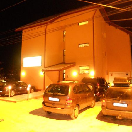 Hotel FLORA ALPINA Azuga Exterior foto