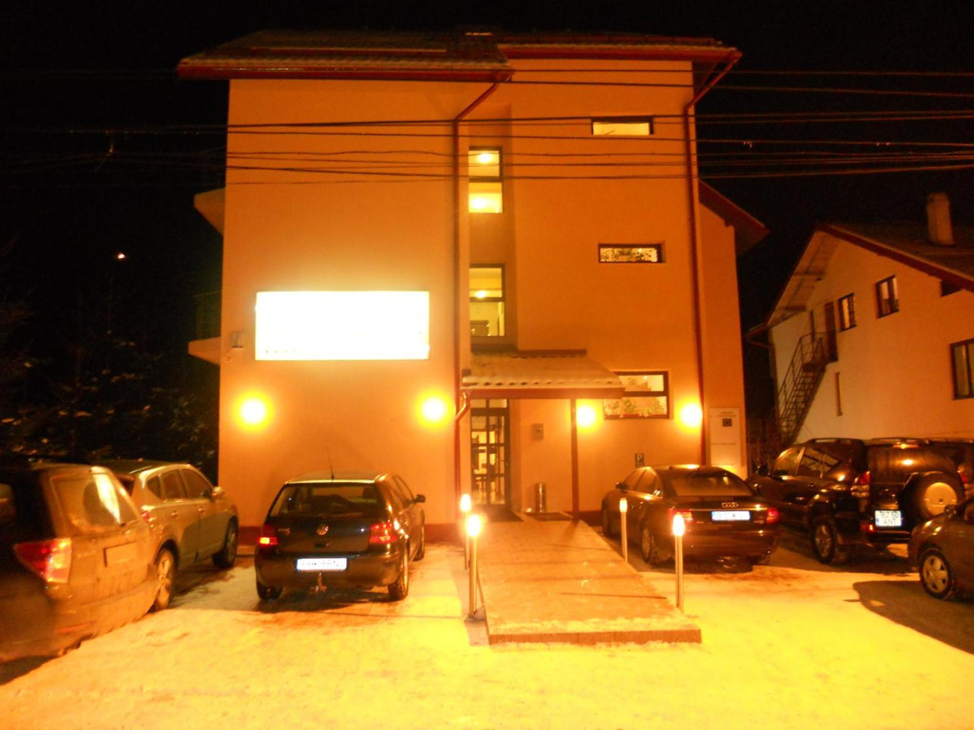 Hotel FLORA ALPINA Azuga Exterior foto
